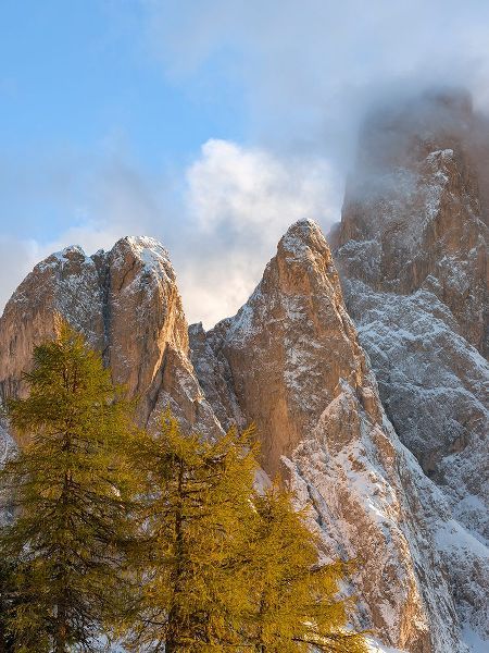 Zwick, Martin 아티스트의 Geisler mountain range in the dolomites of the Villnoss Valley in South Tyrol-Alto Adige after an a작품입니다.
